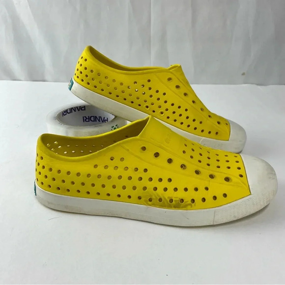 Native Jefferson Child Yellow Slip On Water Shoes J5 5 Junior - Picture 1 of 7